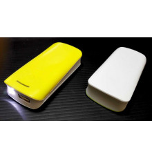 Стильный Универсальный внешний аккумулятор Power Bank для смартфонов 5600mAh 5.0V с фонариком